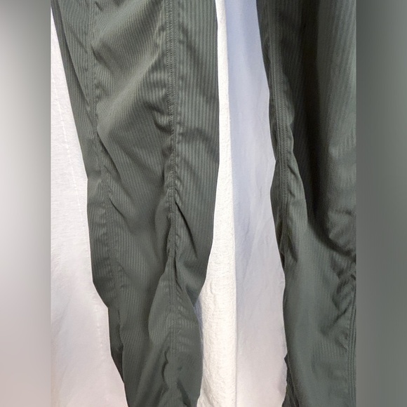 Lululemon Ruched Joggers - Picture 5 of 7